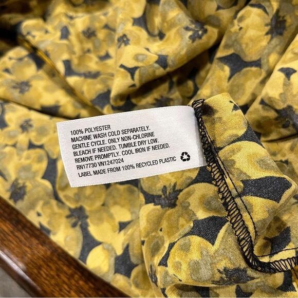 A new Day Floral Yellow long sleeve blouse Top size medium - Picture 10 of 12